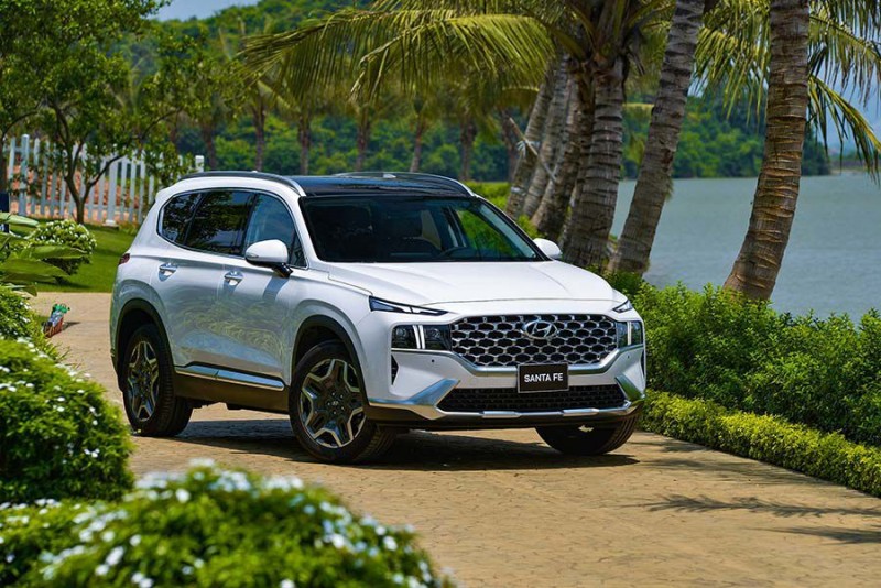 Hyundai giảm giá mạnh Tucson và Santa Fe, cạnh tranh Toyota Fortuner, Ford Everest