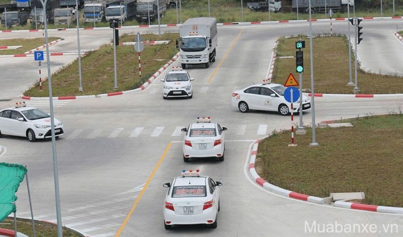 Kinh Nghiệm Học Lái Xe B2: Hướng Dẫn Đầy Đủ Để Đậu 100% Lần Đầu