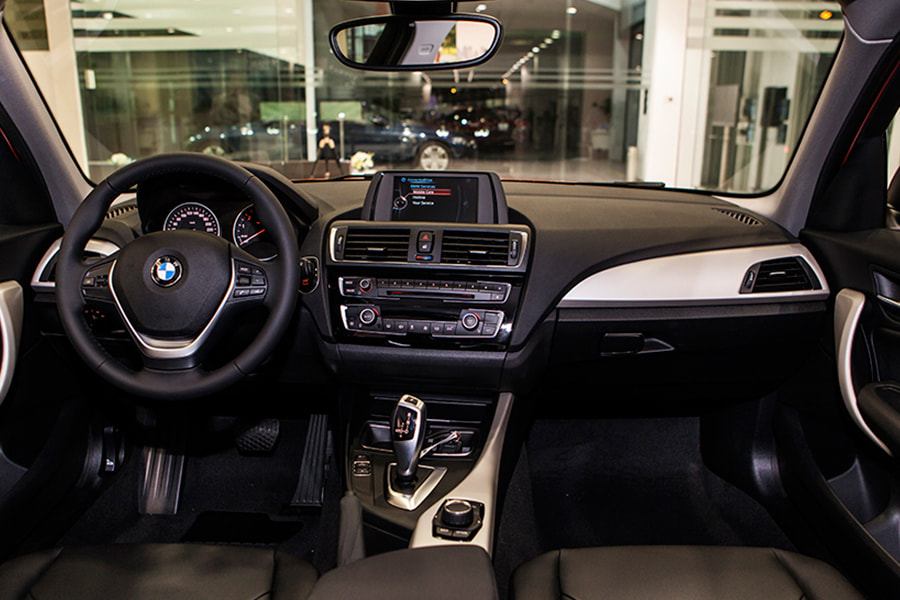 Thiết kế vô lăng và táp lô bmw 118i
