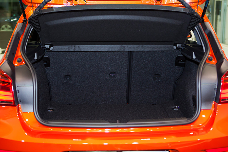 Khoang hành lý bmw 118i