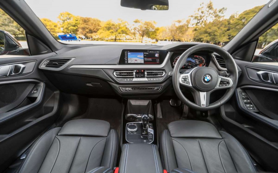 Thiết kế vô lăng và táp lô bmw 218i gran coupe 
