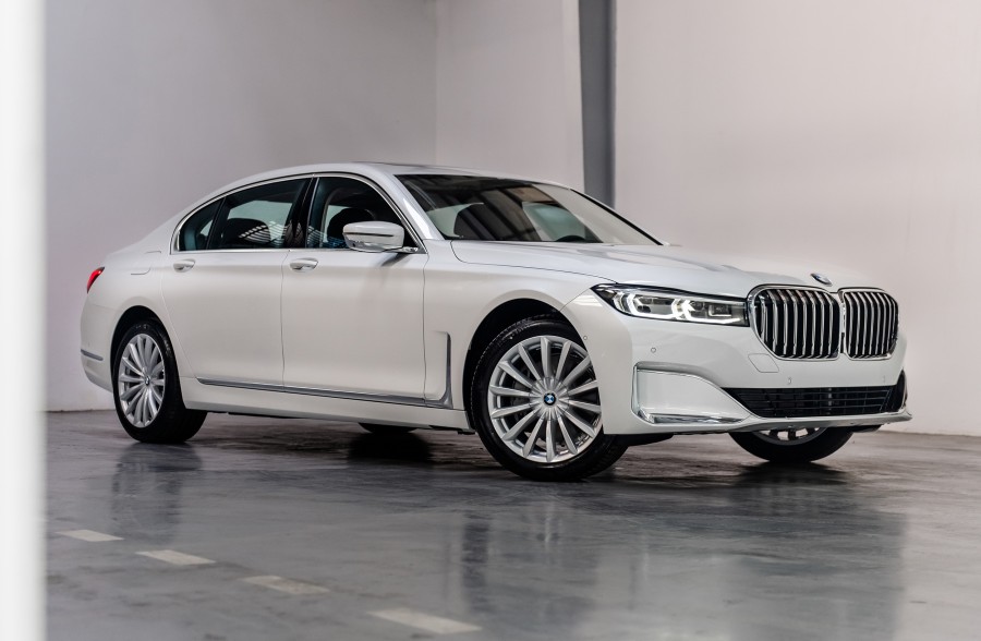 So sánh xe bmw 740li
