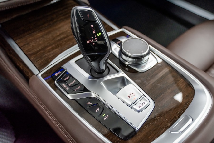Động cơ vận hành bmw 740li
