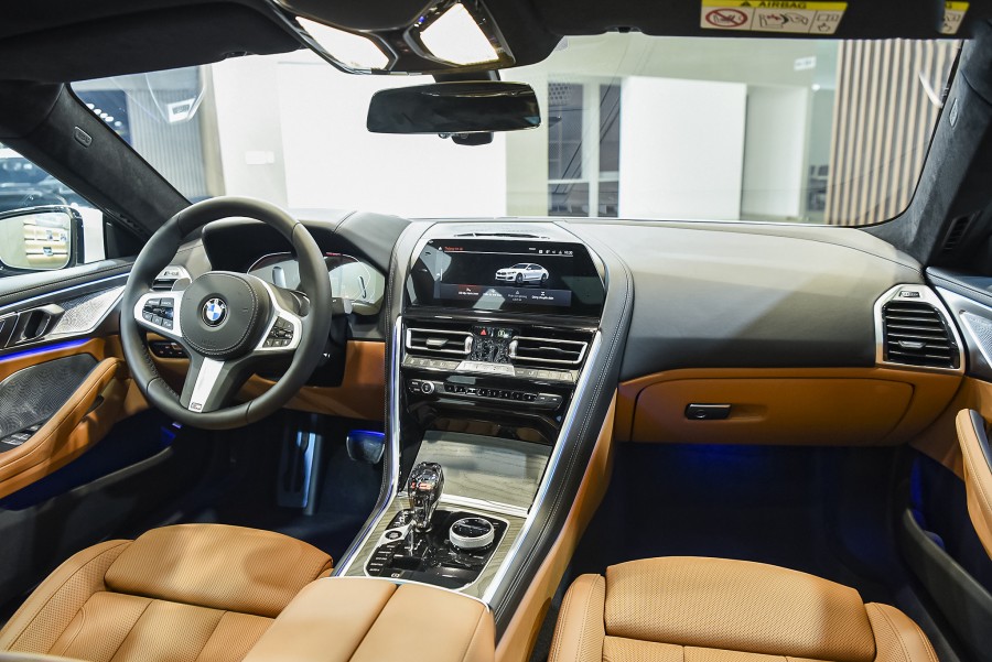 Thiết kế vô lăng và táp lô bmw 840i gran coupe