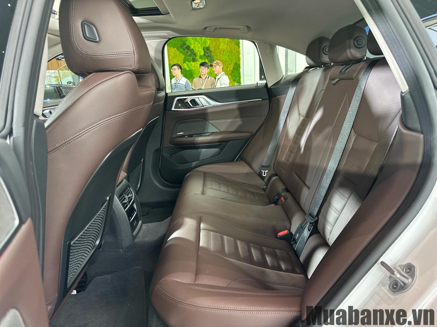 ghe hanh khach tren xe bmw i4