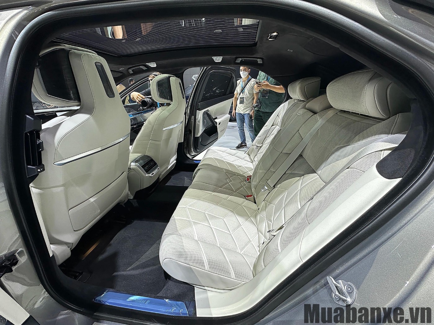 ghe hanh khach tren xe bmw i7