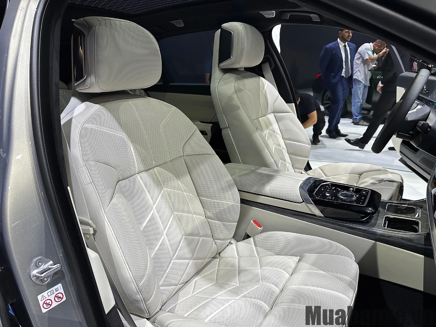 ghe ngoi tren xe bmw i7