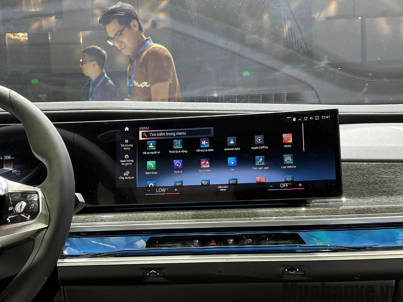 tien nghi tren xe bmw i7