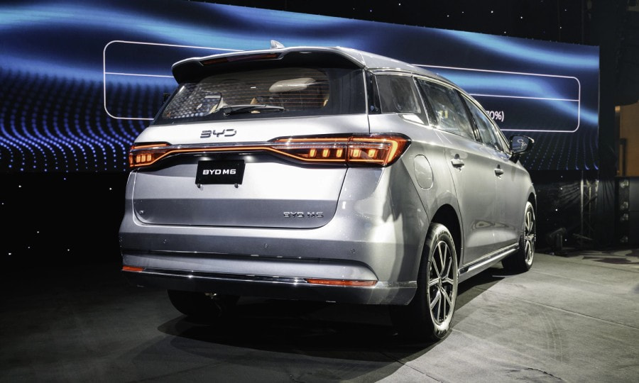 Đuôi xe BYD M6